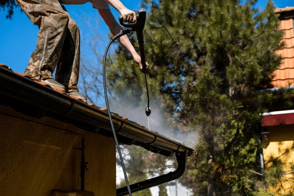 Rénovation toiture et nettoyage à La Flèche